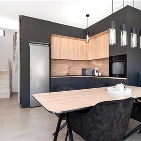 4 Bedroom Villa with Pool near Vodice town, Sibenik Riviera, sleeps 8